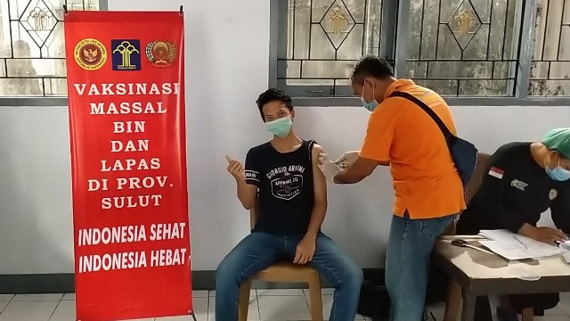 WBP Lapas Kelas III Enemawira, Kabupaten Kepulauan Sangihe, diberikan pelayanan vaksinasi oleh BIN Daerah Sulawesi Utara bekerja sama dengan stakeholder terkait.
