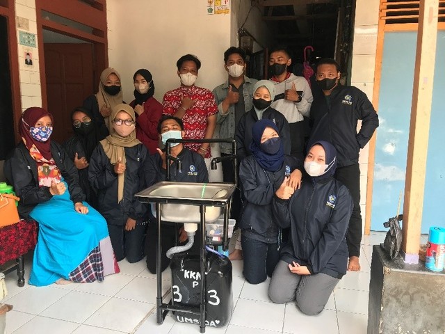 Alat Cuci Tangan Otomatis Berbasis Sensor (Sumber Foto: KKN-P Kelompok 33 UMSIDA Tahun 2022)