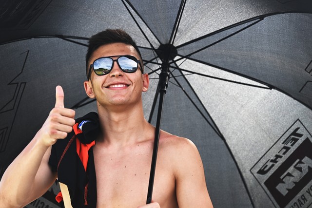 Tawa Pebalap KTM Berendam di Ember demi Siasati Panas Ekstrem Sirkuit Mandalika (1)