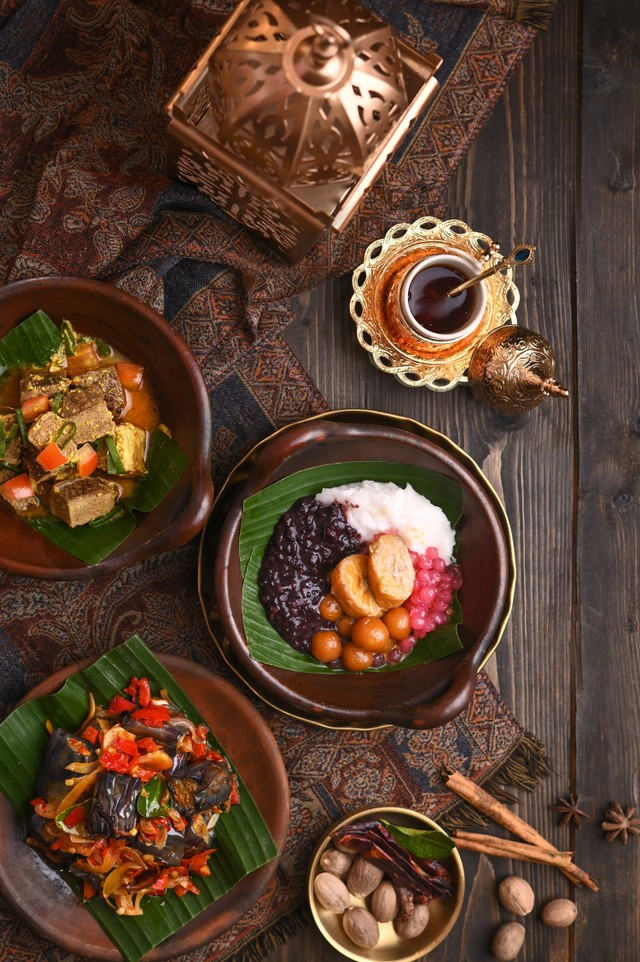 Sajian menu berbuka puasa di Jakarta Restaurant & The Courtyard, Hotel The Dharmawangsa. Foto: Hotel Dharmawangsa