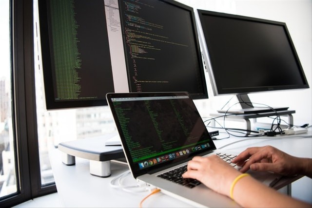 Ilustrasi coding. Foto: Christina Morillo/Pexels