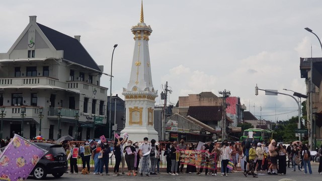 Suasana peringatan Internasional Women's Day (IWD) di Tugu Jogja, Selasa (8/3/2022). Foto: Birgita/Tugu Jogja.