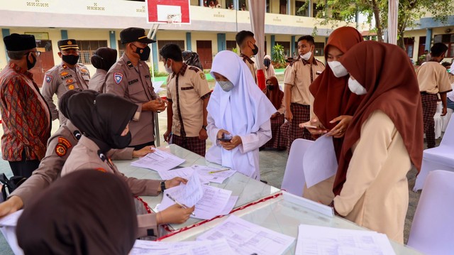 Ilustrasi kegiatan vaksinasi untuk siswa di Banda Aceh. Foto: Suparta/acehkini