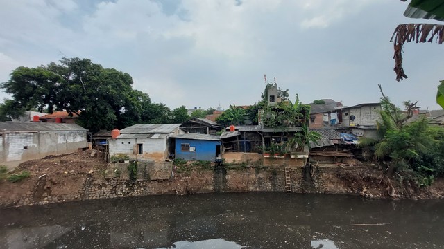 Sungai Cijambe menjadi pekat dan bau akibat pencemaran lindi. Foto: PMO Jabodetabekpunjur