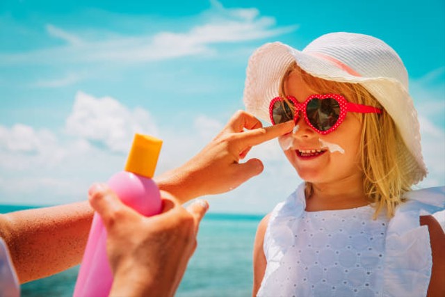 Ilustrasi rekomendasi sunscreen untuk anak (Sumber: Pexels)