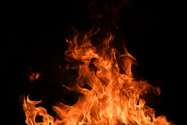 Ilustrasi kobaran api. Foto: Shutterstock