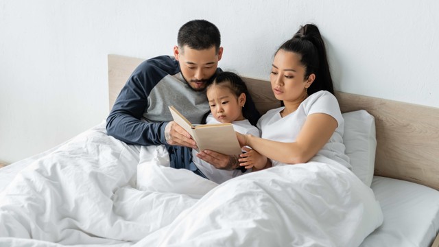 Ilustrasi kedekatan orang tua dan anak. Foto: LightField Studios/Shutterstock