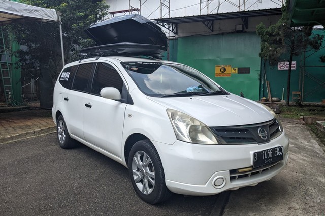 Contoh pengaplikasian roofbox dan roofrail pada mobil. Foto: Sena Pratama/kumparan