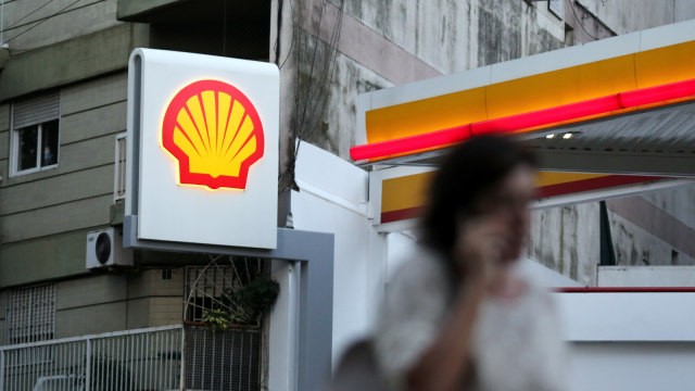 Ilustrasi SPBU Shell. Foto: REUTERS/Marcos Brindicci