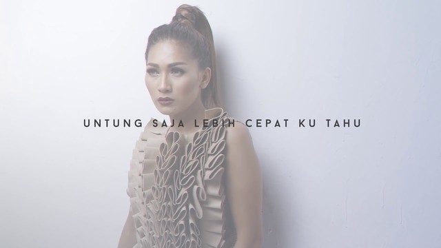 Ilustrasi tangkapan layar video lirik lagu Penipu Hati oleh Tata Janeeta. Foto: YouTube/alfarecords