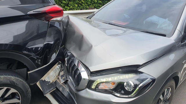 Tabrakan Beruntun Libatkan 4 Mobil Di Tol Dalam Kota Semanggi ...