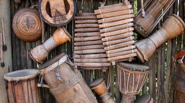 Salah satu ciri-ciri musik dangdut adalah dimainkan dengan alat musik tradisional. Foto: Pixabay.com