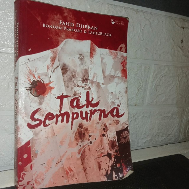 Novel Tak Sempurna karya Fahd Djibran dan Bondan Prakoso & Fade 2 Black (Sumber: Koleksi pribadi)