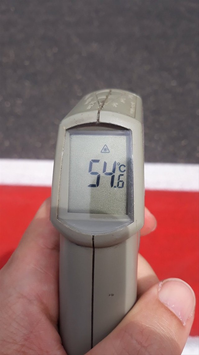 Tawa Pebalap KTM Berendam di Ember demi Siasati Panas Ekstrem Sirkuit Mandalika (3)