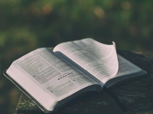 Ayat Alkitab. (Foto: Pexels by https://pixabay.com)