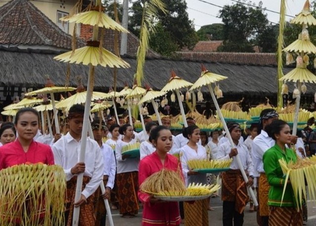 Ilustrasi tradisi suku Sunda Foto: Instagram/ @puti_soekarno