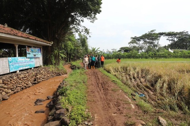 Pemkab Malang Bersihkan Sungai dan Saluran Irigasi Pasca Banjir Bandang (39694)