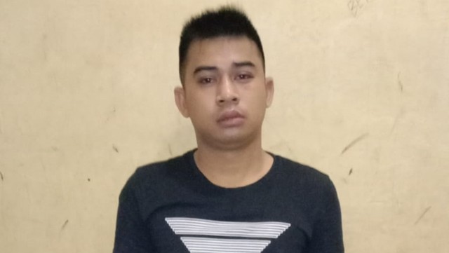 Pria di Kota Binjai ditangkap karena mengaku anggota TNI dan menipu korbannya. Foto: Polres Binjai