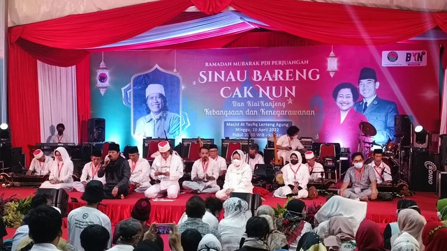 Buka puasa bersama PDIP dan Sinau Bareng Cak Nun, Minggu (10/4).  Foto: Annisa Thahira Madina/kumparan