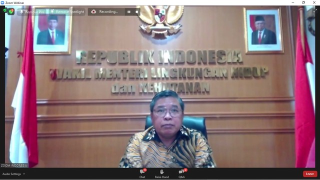 Alue Dohong, Wakil Menteri Lingkungan Hidup dan Kehutanan Republik Indonesia, dalam webinar bertajuk 'Membangun Destinasti Wisata Super Prioritas yang Berkelanjutan Melalui Pengurangan Sampah Berwawasan Lingkungan' yang digelar Danone-Aqua, Selasa (1/3).