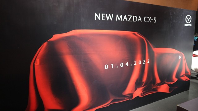 Teaser Mazda CX-5 terbaru 2022. Foto: Ghulam Muhammad Nayazri / kumparanOTO