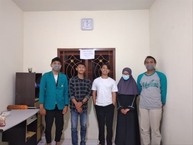 Tim KSM-Tematik Unisma Foto Bersama Dengan Anggota KIM (ditengah). (Dok. Pribadi)