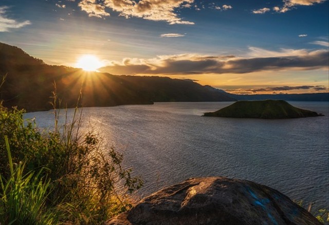 Rekomendasi hotel di Danau Toba, Foto: Unsplash.