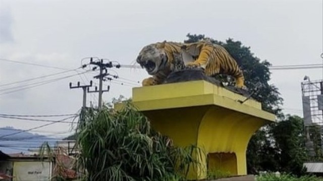 Patung Harimau mengalami kerusakan di Jalan Aria Wiratanudatar, Kelurahan Muka, Cianjur, Jawa Barat.  Foto: Dok. Istimewa