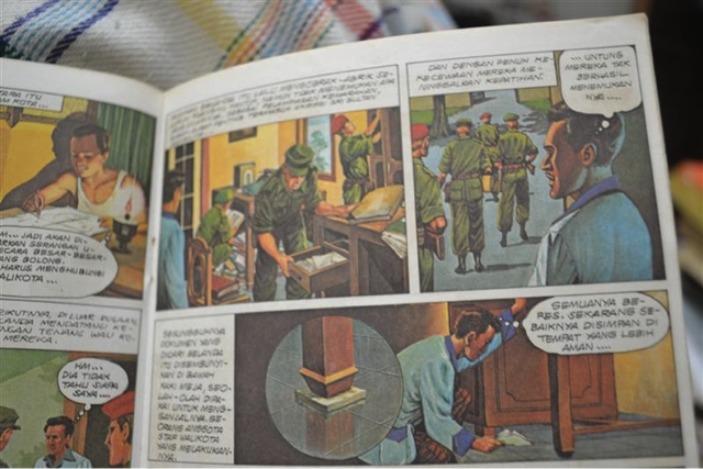 Pasukan Belanda mengobrak-abrik ruangan kantor di Kepatihan Danurejan namun tidak menemukan apa yang dicarinya. Dikisahkan dalam cerita bergambar berjudul Merebut Kota Perjuangan 1985.