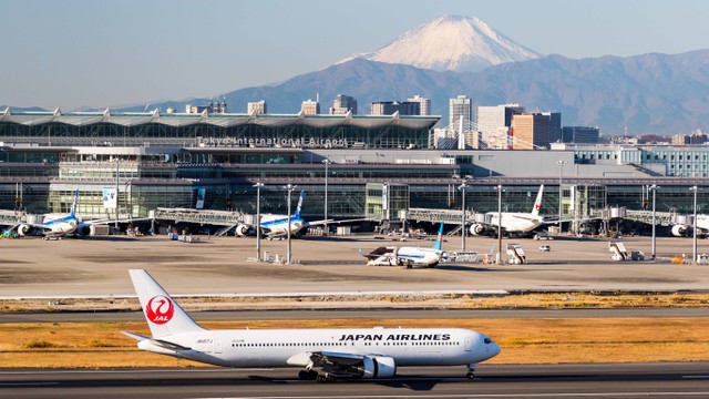 Ilustrasi bandara di Jepang. Foto: Sakarin Sawasdinaka/Shutterstock