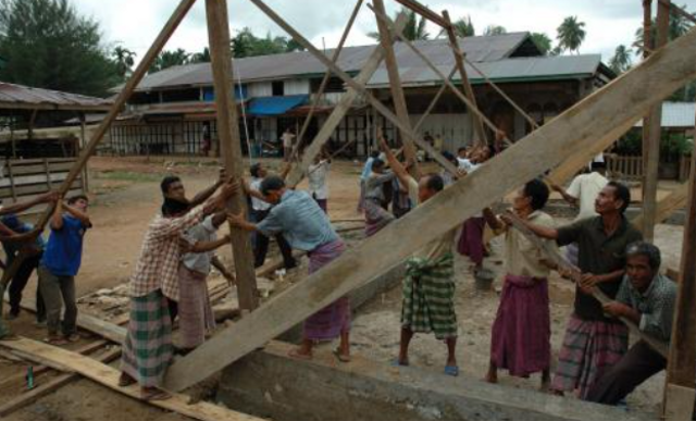 Bentuk Kerjasama di dalam Masyarakat Indonesia Lebih Dikenal dengan Nama Gotong Royong, Foto: indonesia.go.id 