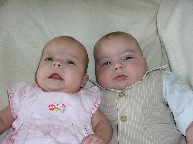 Ilustrasi nama bayi kembar sepasang Islami. Foto: Pixabay
