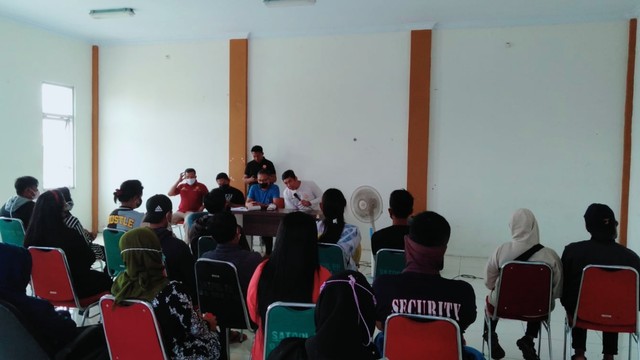Satuan Polisi Pamong Praja (Satpol PP) Kabupaten Brebes mengamankan 42 orang bukan suami istri saat operasi penyakit masyarakat menjelang Ramadan.