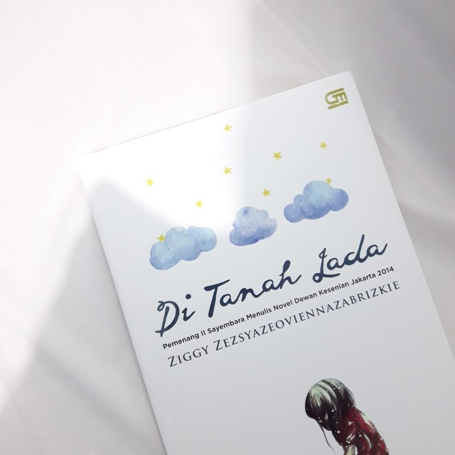 Sampul novel Di Tanah Lada karya Ziggy Zezsyazeoviennazabrizkie (sumber: hasil dokumentasi pribadi).