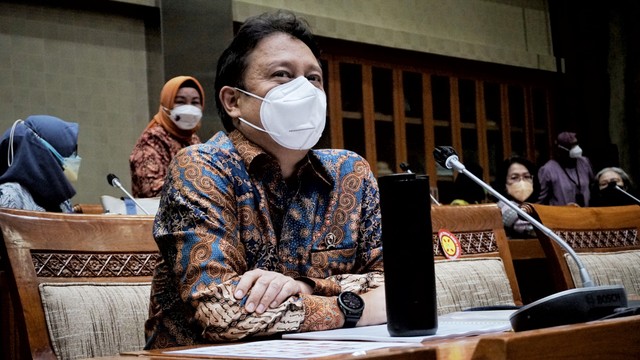 Menteri Kesehatan Budi Gunadi Sadikin mengikuti rapat kerja dan rapat dengar pendapat dengan Ketua Komite Penanganan COVID-19 dan Pemulihan Ekonomi Nasional (KPCPEN) di Komisi IX DPR RI, Jakarta, Rabu (23/3/2022). Foto: Jamal Ramadhan/kumparan