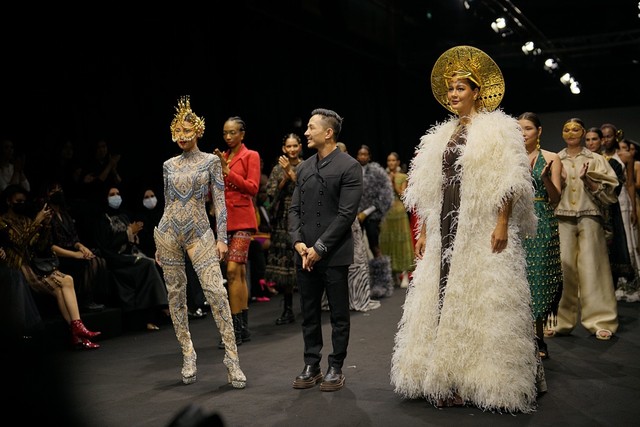Koleksi Hian Tjen x Make Over di Arab Fashion Week 2022/2023.  Foto: Dok. Make Over