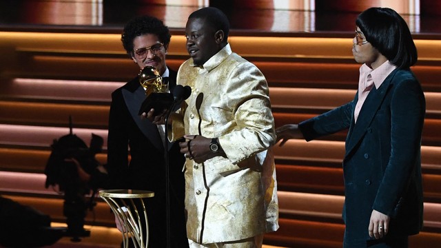 Silk Sonic di Grammy Awards 2022. Foto: Valerie Macon/AFP