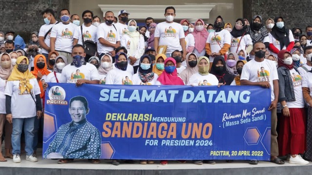 Relawan Massa Setia Sandi Pacitan menggelar deklarasi dukungan kepada Sandiaga Uno maju Pilpres 2024 di Pacitan, Rabu (20/4/2022). Foto: Dok. Istimewa