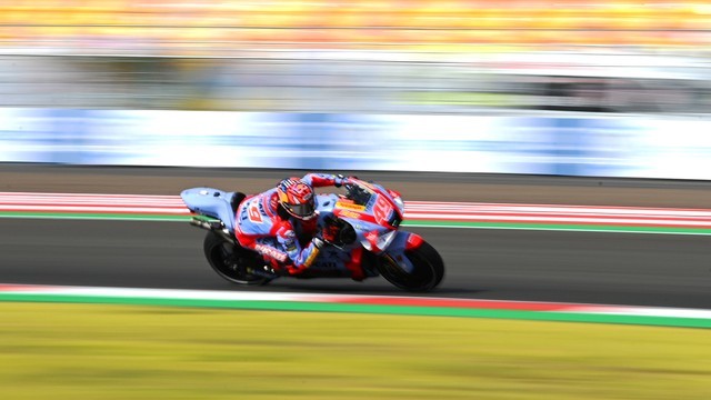 Pembalap Gresini Racing MotoGP Fabio Di Giannantonio saat sesi latihan bebas 2 MotoGP seri Pertamina Grand Prix of Indonesia 2022 di Pertamina Mandalika International Street Circuit, Lombok Tengah, NTB, Jumat (18/3/2022). Foto: Andika Wahyu/ANTARA FOTO