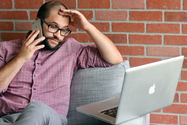 Stres dapat disebabkan oleh tekanan pekerjaan. Foto: Pixabay.com