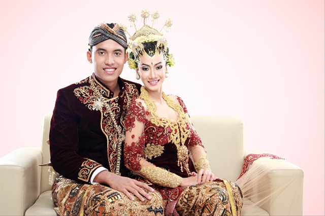 Ilustrasi kegunaan baju adat khas daerah. Foto. dok. ferlistockphoto (Unsplash.com)