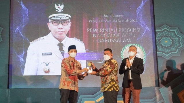 Pemerintah Aceh Juara Umum Anugerah Adinata Syariah 2022 (86759)