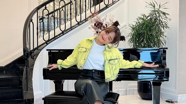 Adik ipar mendiang Vanessa Angel, Fujianti Utami. Foto: Instagram/@fuji_an