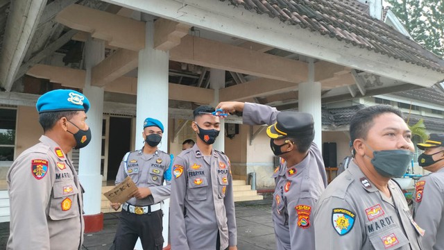 Personel Kepolisian Resort Lombok Tengah dilarang pelihara jenggot jelang Event MotoGP di Sirkuit Mandalika tanggal 18-20 Maret 2022. Foto: Dok. Istimewa