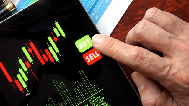 Ilustrasi trading. Foto: Vitalii Vodolazskyi/Shutterstock