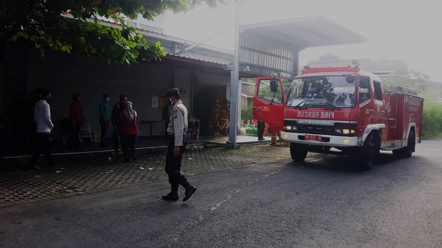 Supermarket di Mergangsan Yogyakarta Terbakar (28628)