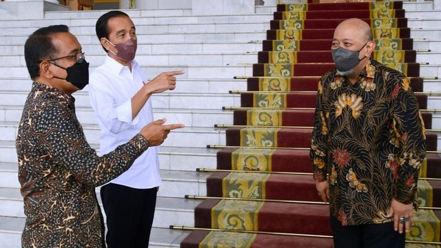 Indro Warkop saat bertemu Presiden Jokowi di Istana Kepresidenan Bogor, Rabu (23/2/2022). Foto: Muchlis Jr/Biro Pers Sekretariat Presiden