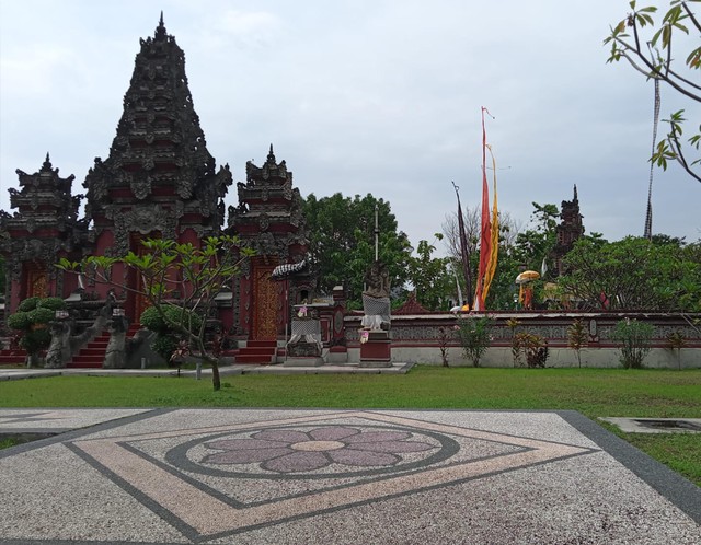 Berkunjung ke Pura Segara Kenjeran Surabaya, Tawarkan Suasana Khas Bali (264199)
