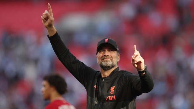 Manajer Liverpool Juergen Klopp merayakan setelah pertandingan Manchester City vs Liverpool di Stadion Wembley, London, Inggris, Sabtu (16/4/2022). Foto: Action Images via Reuters/Carl Recine