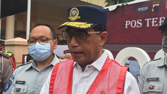 Menteri Perhubungan Budi Karya Sumadi di Pos Terpadu Polrestabes Semarang, Jumat (29/4). Foto: Muhammad Darisman/kumparan